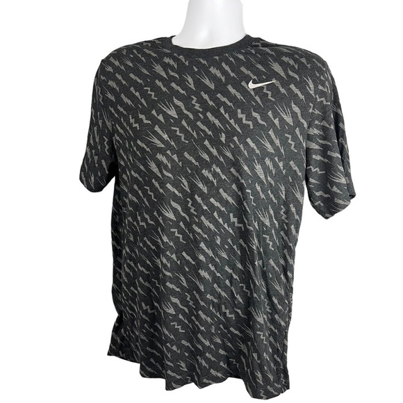 Nike Dri- Fit  Mens T-Shirt Gray Lightening Bolts Size Medium - Picture 1 of 6
